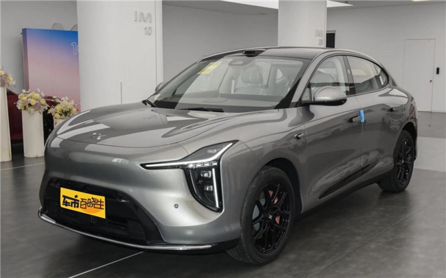 配置、权益、续航全面对比:昊铂HT凭什么比智己LS6更值得入手?