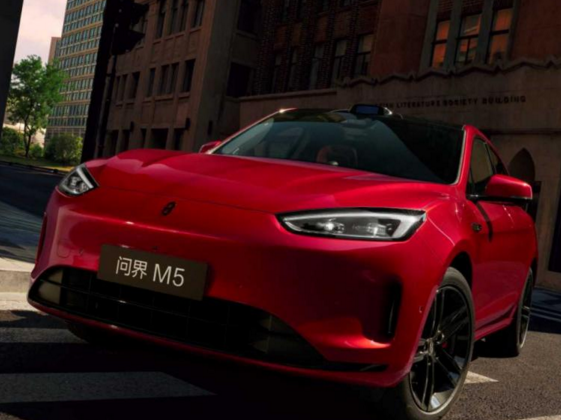 纠结问界新M5 Ultra与特斯拉Model Y?一文全解析