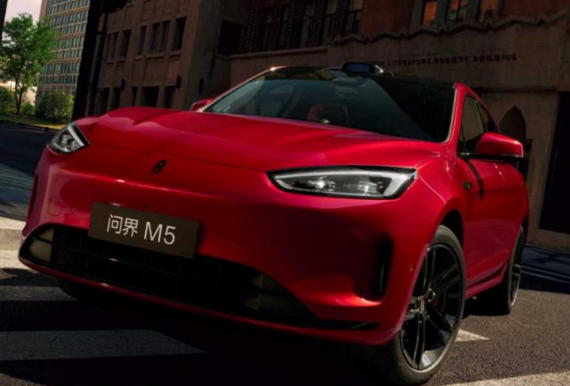 主动防护+被动硬实力，问界新M5 Ultra和Model Y谁能护全家周全？