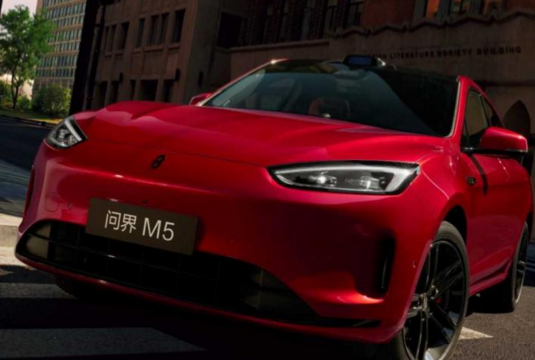 辅助驾驶对决！问界新M5 Ultra如何以“本土智慧”重塑豪华出行体验？